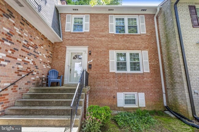 property at 27 S Abingdon St