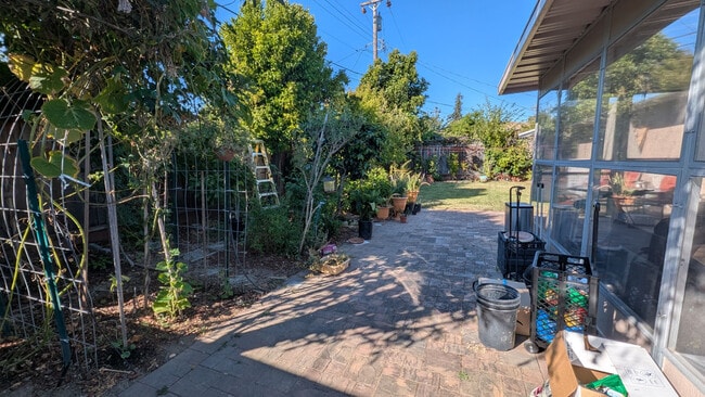 1043 Bonner Ave in Fremont, CA - Building Photo - Building Photo