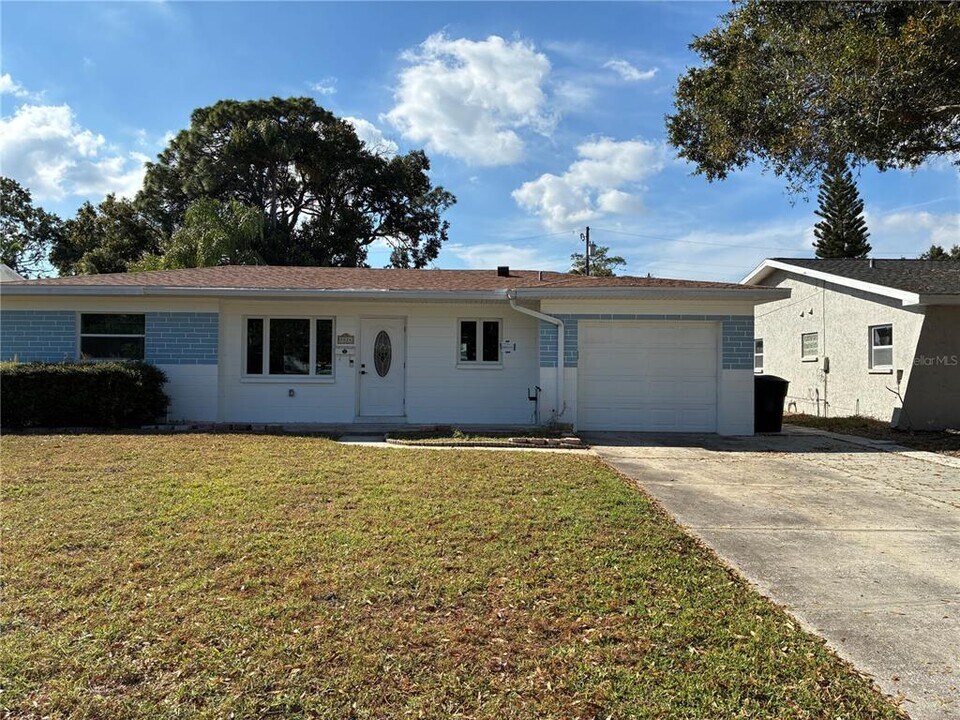 9024 2nd St N in St. Petersburg, FL - Building Photo