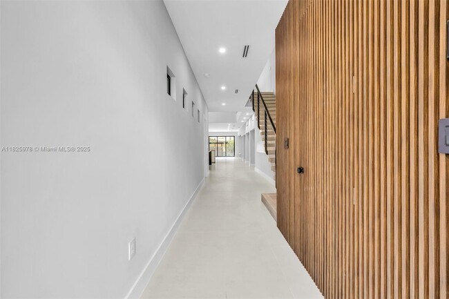 property at 808-810 SW 9th St