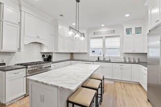 7 Center St in Sea Bright, NJ - Foto de edificio - Building Photo