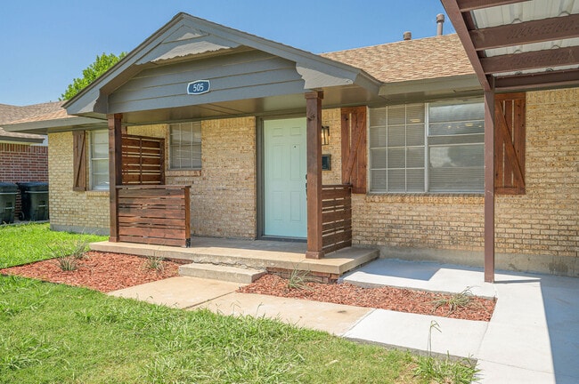 505 N Norman Ave in Moore, OK - Building Photo - Building Photo
