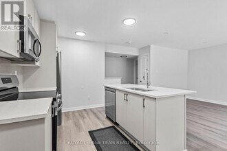 301 Glenroy Gilbert Dr in Ottawa, ON - Building Photo - Building Photo