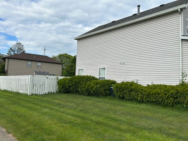1312 Darlington Ct in Hoffman Estates, IL - Foto de edificio - Building Photo