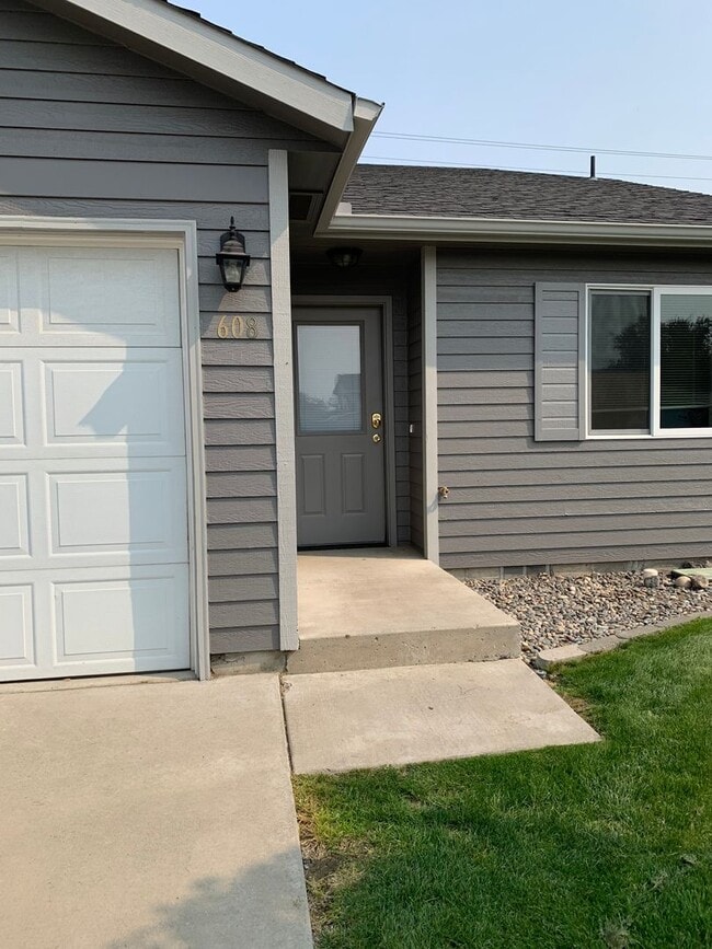 606 Eastgate Dr