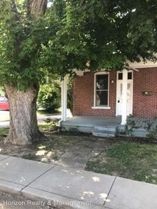 120 N 4th St in Clarksville, TN - Building Photo