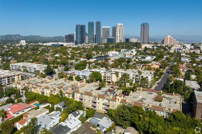 2245 Beverly Glen Blvd. in Los Angeles, CA - Building Photo - Building Photo