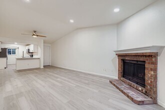 12642 100th Ln NE in Kirkland, WA - Building Photo - Building Photo