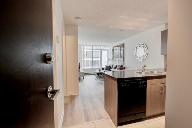 610 Granville St in Vancouver, BC - Building Photo - Building Photo