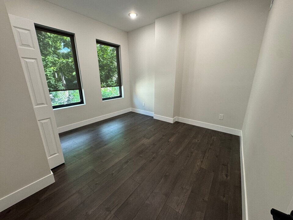 4606 Woodland Ave, Unit 102 in Philadelphia, PA - Building Photo