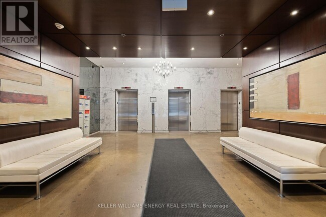 188 Eglinton Ave E in Toronto, ON - Building Photo - Building Photo