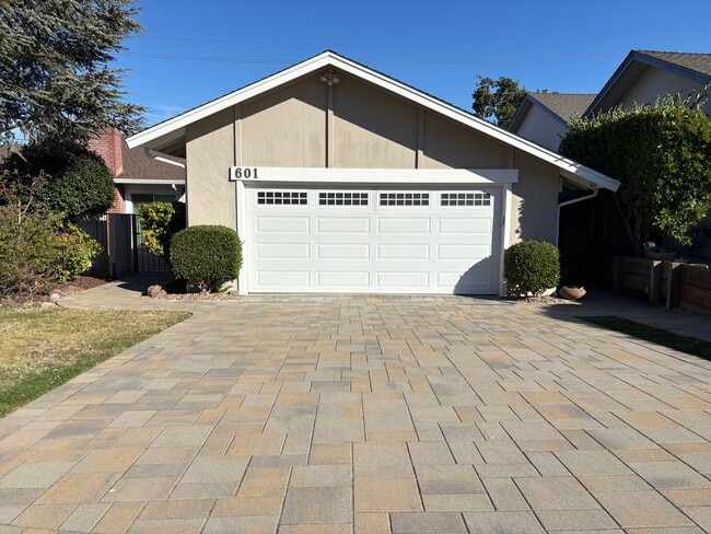 property at 601 Barneson Ave