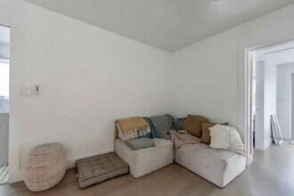 719 NE 38th St in Oakland Park, FL - Building Photo - Building Photo