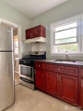 1387 Finnegans Ln in Kendall Park, NJ - Building Photo - Building Photo