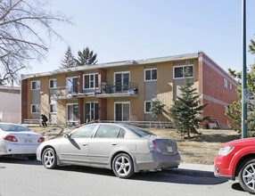 2019 Ulster Rd NW in Calgary, AB - Building Photo - Building Photo