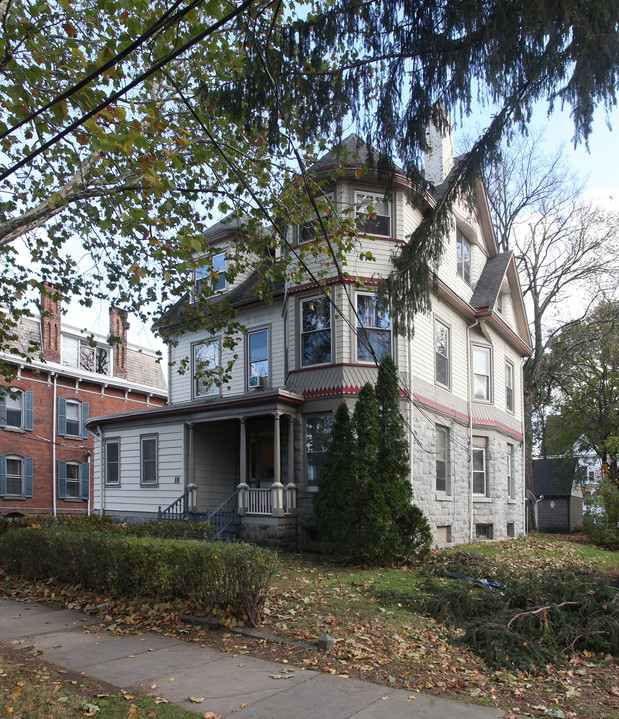 18 Pearl St in Kingston, NY - Building Photo