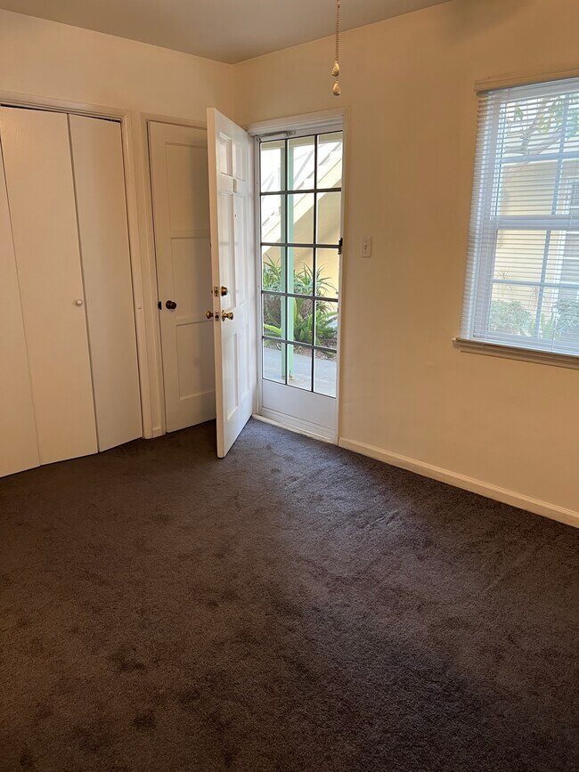 5290 E Division St Apartments and Nearby Long Beach Apartments For Rent