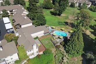 Rivergreens Apartments in Gladstone, OR - Foto de edificio - Building Photo