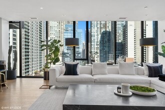 56 W Huron St, Unit 11 in Chicago, IL - Building Photo - Building Photo