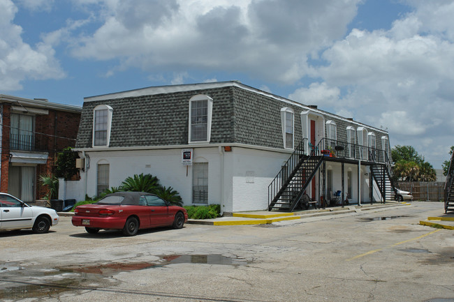 3005 Lake Villa Dr in Metairie, LA - Building Photo - Building Photo