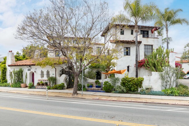 225 E Cota St in Santa Barbara, CA - Foto de edificio - Building Photo