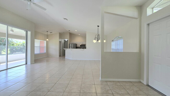 342 NE 17th St in Cape Coral, FL - Building Photo - Building Photo