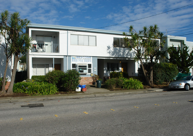 127-129 Clarendon Rd in Pacifica, CA - Building Photo - Building Photo