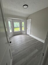 10705 Greenlawn Ave in Cleveland, OH - Building Photo - Building Photo