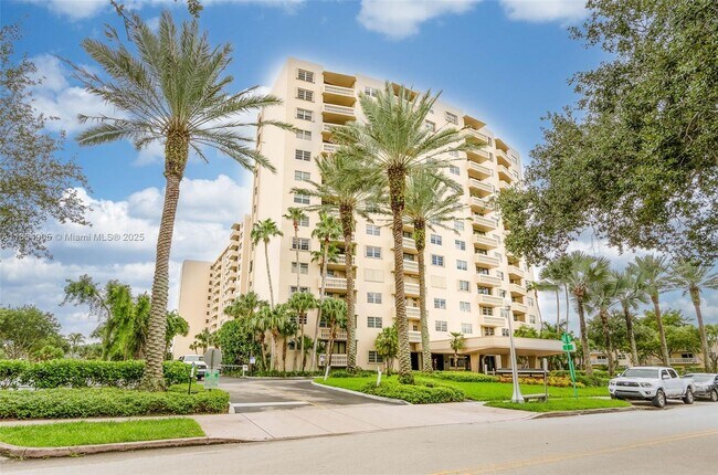 90 Edgewater Dr in Miami, FL - Building Photo - Building Photo