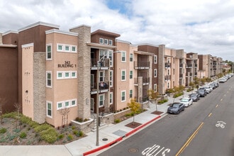 Villa Serena in San Marcos, CA - Foto de edificio - Building Photo