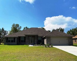 9167 Tara Cir in Milton, FL - Building Photo