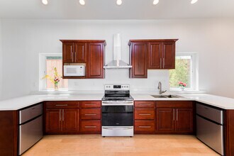 3926 Park Blvd, Unit 3926A in Palo Alto, CA - Building Photo - Building Photo