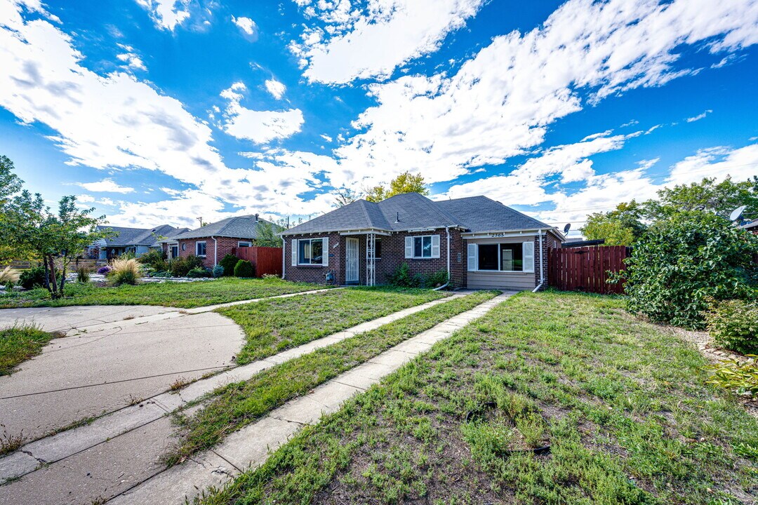 2365 Quebec St in Denver, CO - Building Photo