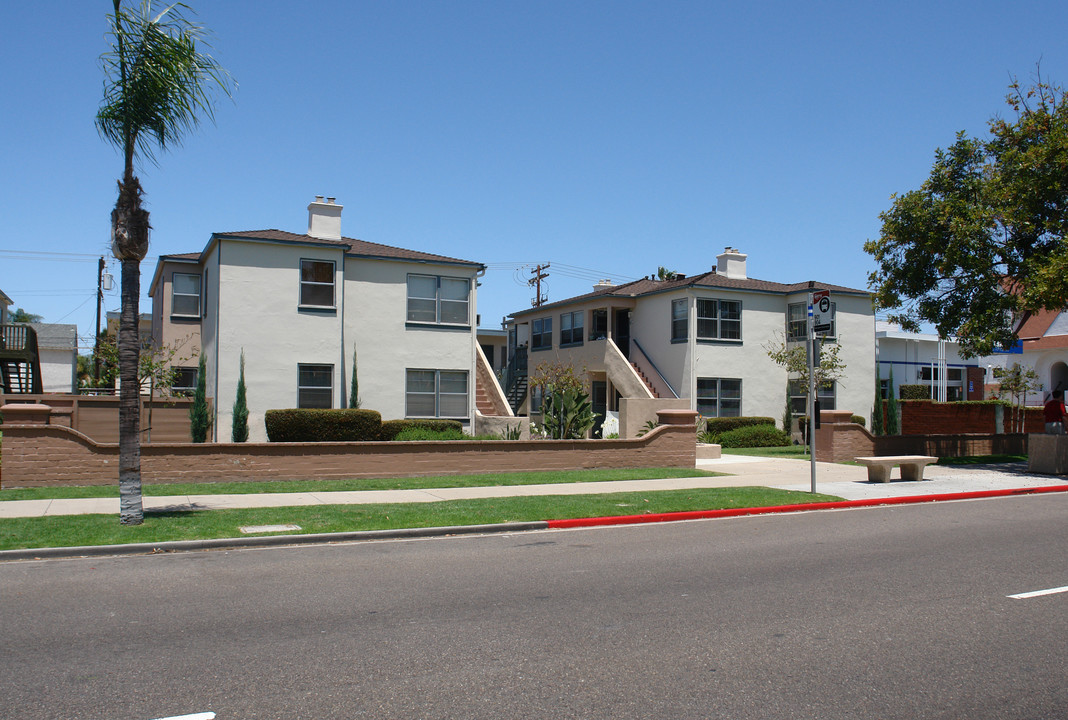 406-422 Orange Ave in Coronado, CA - Building Photo