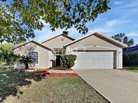 1028 Chelsea Parc Dr in Minneola, FL - Building Photo