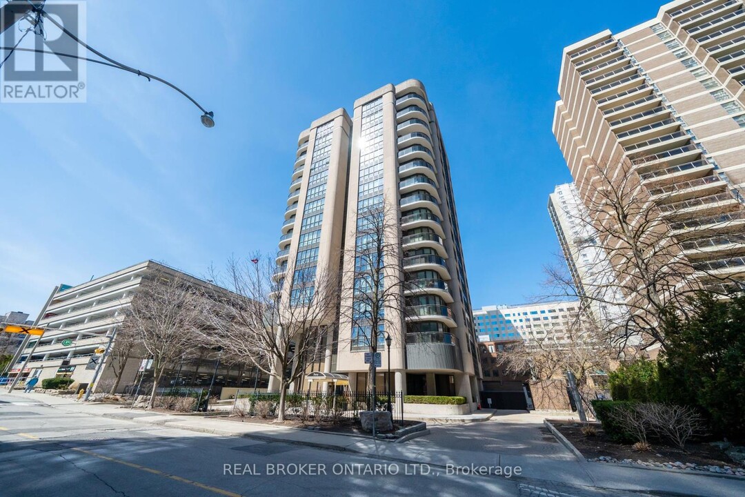 40-740 Rosehill Ave in Toronto, ON - Building Photo