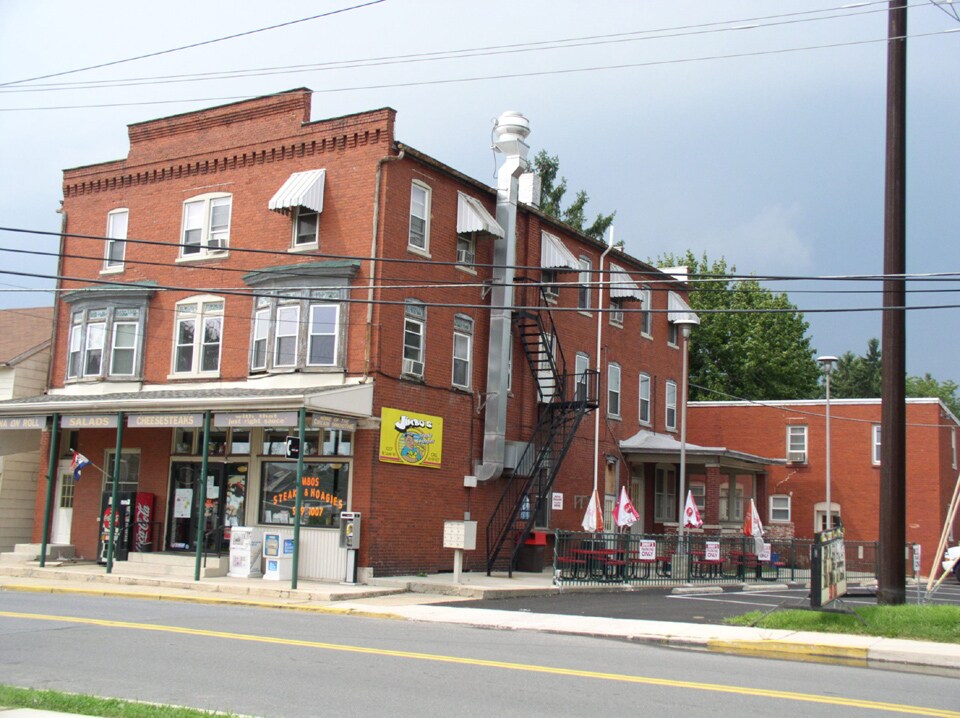 1007 Mount Laurel Rd in Temple, PA - Building Photo