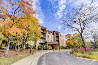 2150 Valencia Dr in Northbrook, IL - Foto de edificio - Building Photo