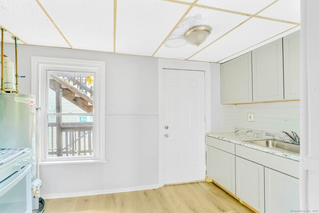 67 Burton St in Waterbury, CT - Building Photo - Building Photo