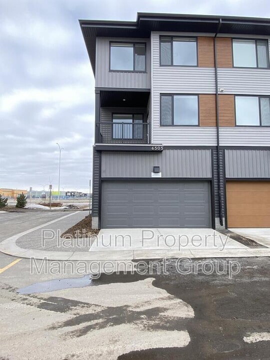 6505 Country Hills Blvd NE in Calgary, AB - Building Photo