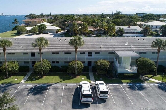 68 Yacht Club Dr in North Palm Beach, FL - Building Photo - Building Photo