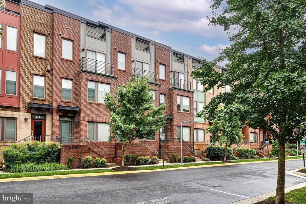 2947 Stella Blue Ln in Fairfax, VA - Building Photo