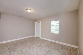 1410 NE 156th Terrace in North Miami Beach, FL - Building Photo - Building Photo