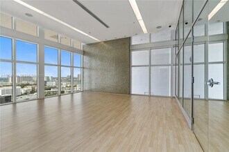 18201 Collins Ave in Sunny Isles Beach, FL - Building Photo - Building Photo