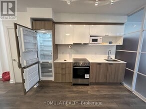 159 Wellesley St E in Toronto, ON - Building Photo - Building Photo