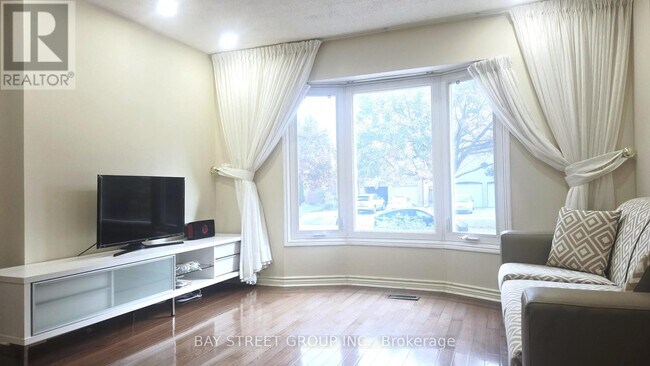 24 Beasley Dr in Richmond Hill, ON - Building Photo - Building Photo