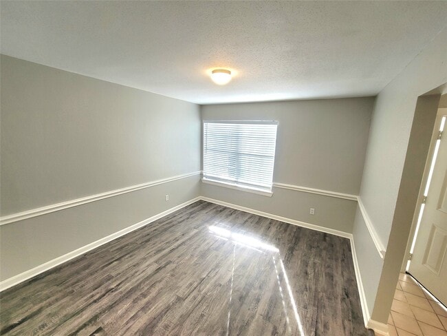 5920 Arncliffe Dr