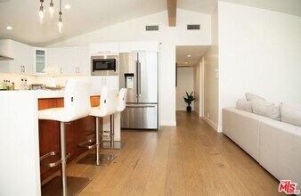 6329 Jumilla Ave in Los Angeles, CA - Building Photo - Building Photo