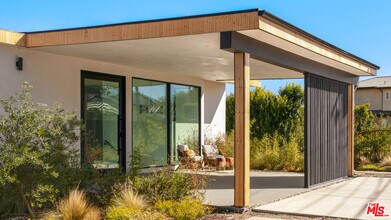 6656 Dume Dr in Malibu, CA - Building Photo - Building Photo