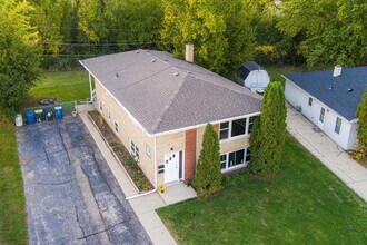 286 Wayne Ct in Bartlett, IL - Building Photo - Building Photo